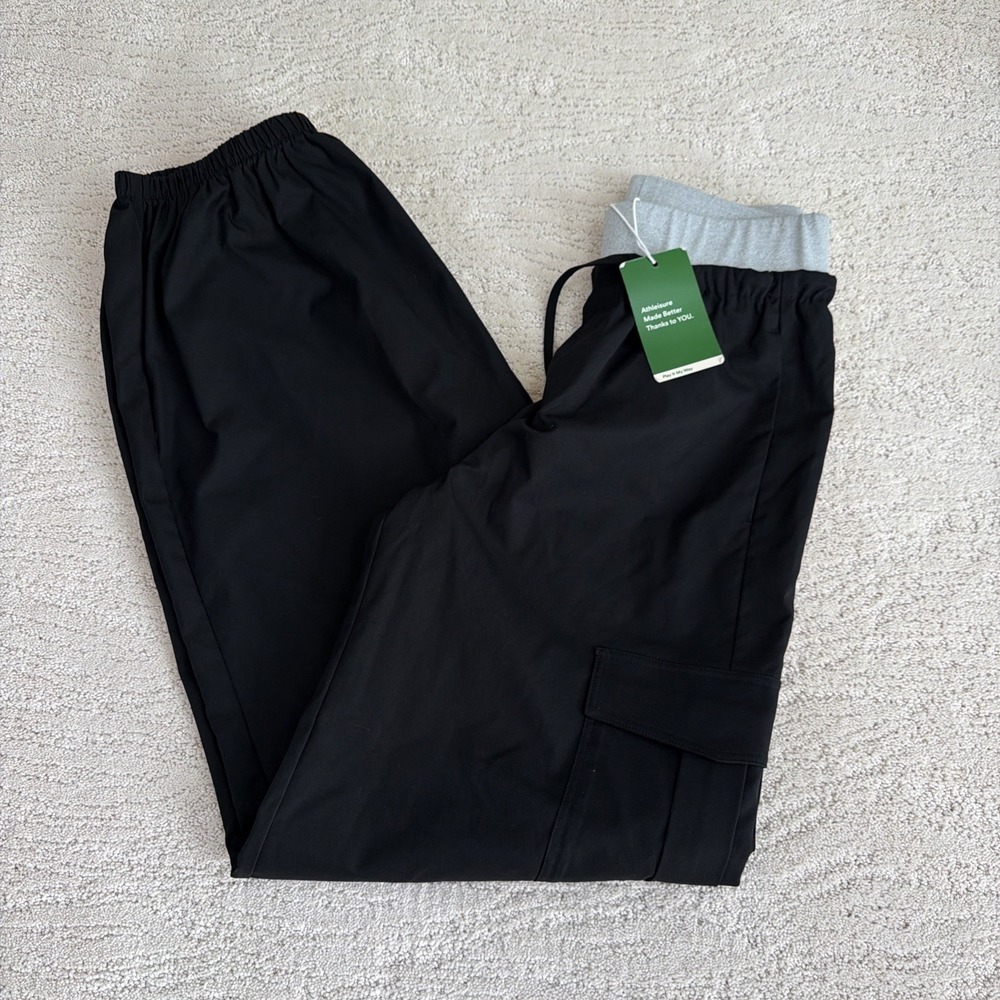 Women's NEW Halara Black Cargo Joggers Elastic Waist‎